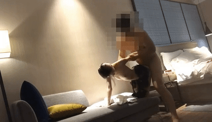 天降之雯 早期当外围的视频，百分之99的概率是她[1V 2.02G 夸克]